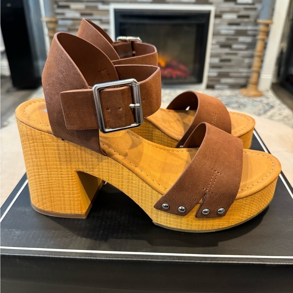 MIA Nira Sandal